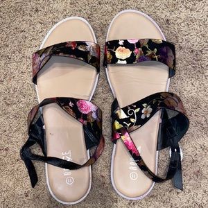 Rouge Helium Floral Sandals